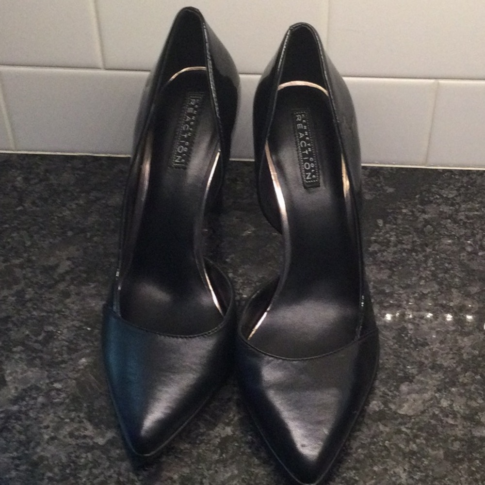 Kenneth Cole Reaction black heels, size 8, NWT.
